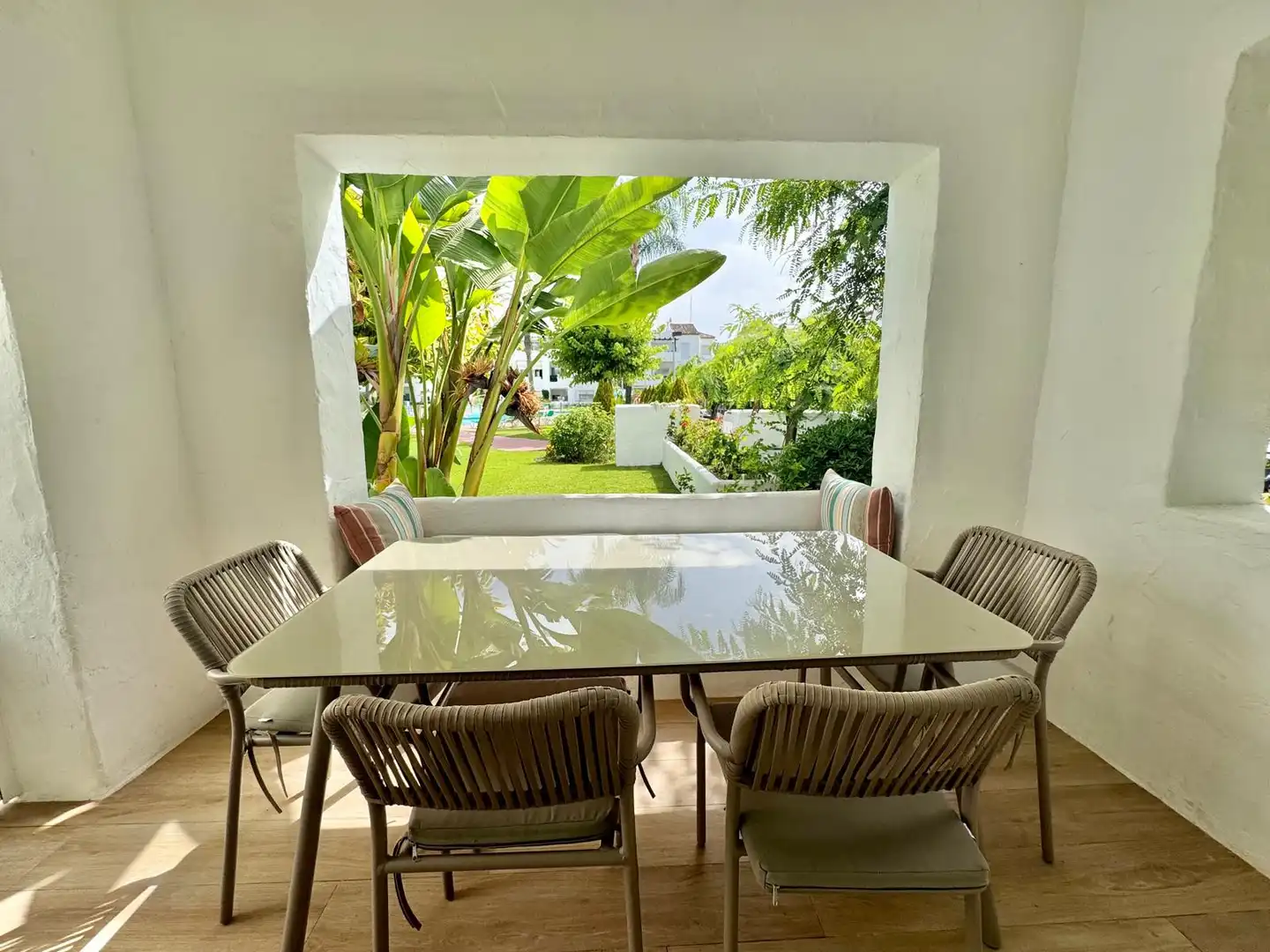 Terrasse von Erdgeschoss zur Miete in Estepona mit Klimaanlage, Terrasse und Schwimmbad