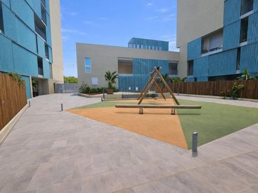Bajo con balcón en venta en Llevant