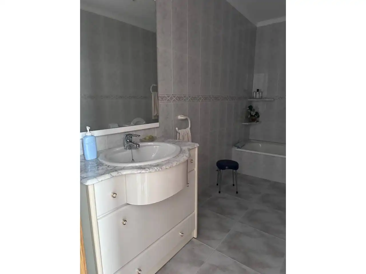 Bany de Casa o xalet en venda en Cervera amb Calefacció, Terrassa i Moblat