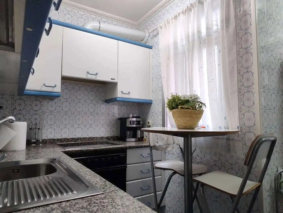 Kitchen of Flat for sale in Sevilla  with Air Conditioner and Balcony