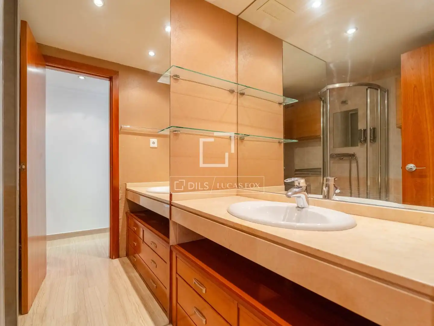Baño de Piso en venta en Valencia con Aire acondicionado, Calefacción y Jardín privado