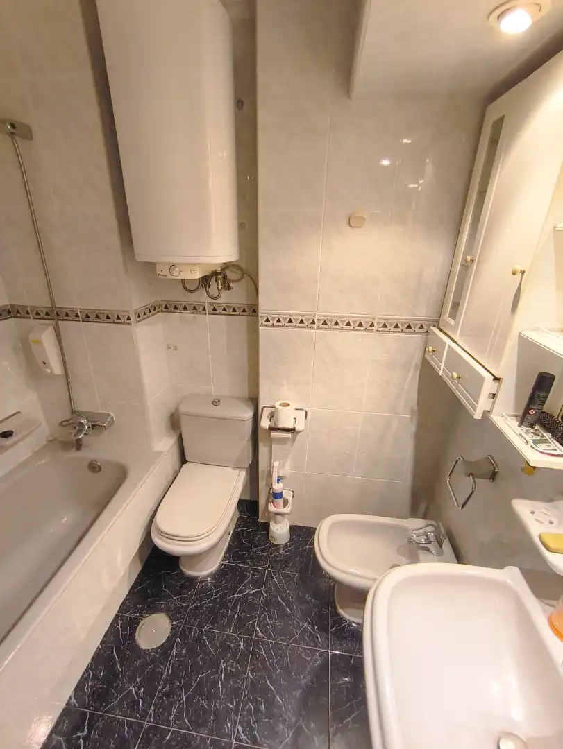 Badezimmer von Wohnung zum Verkauf in Avilés mit Heizung und Möbliert
