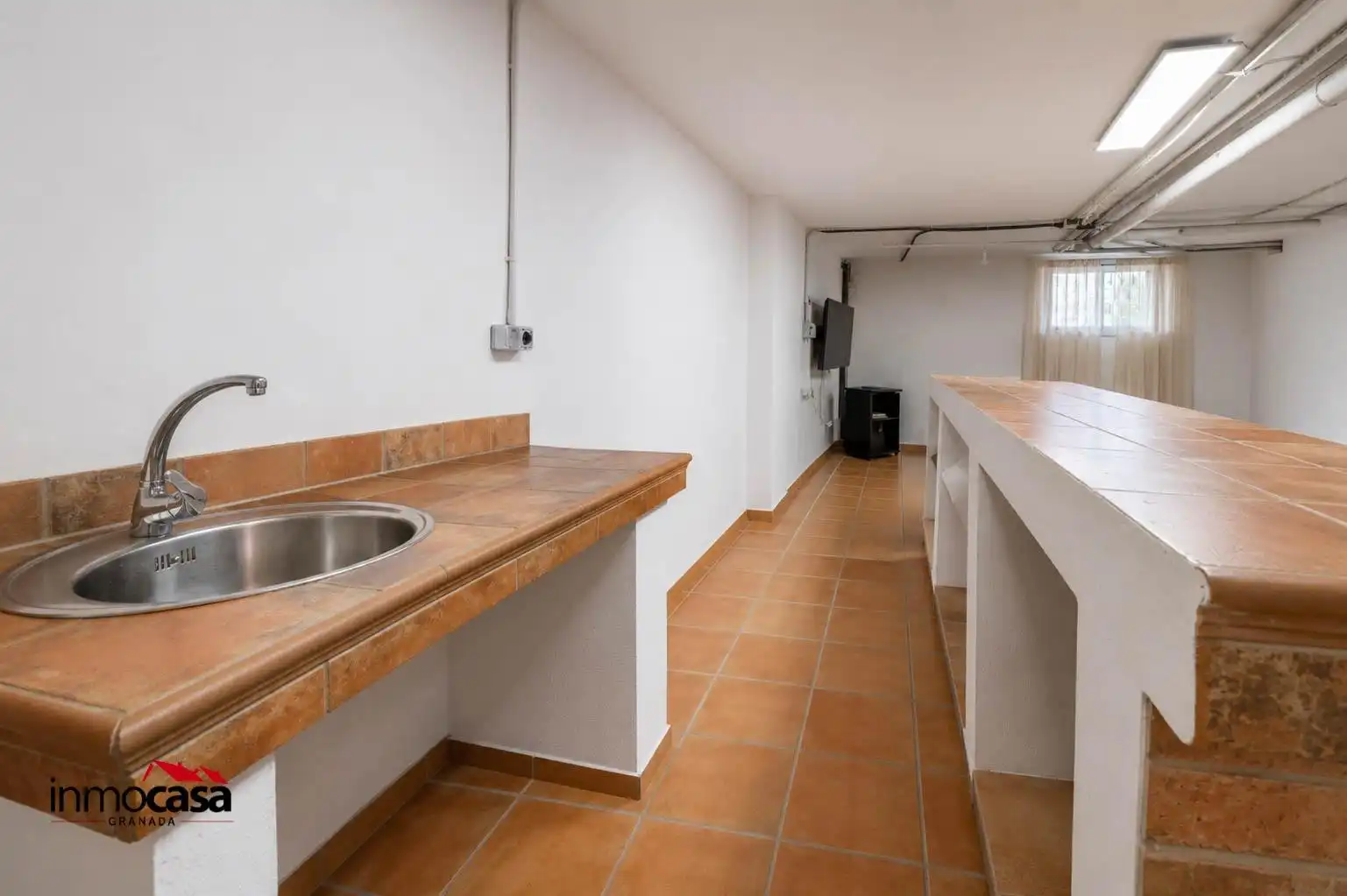 Cocina de Casa adosada en venta en Jun con Aire acondicionado, Jardín privado y Piscina