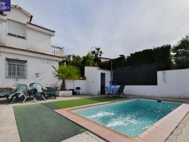 Chalet con piscina en venta en Calle de Malacavi