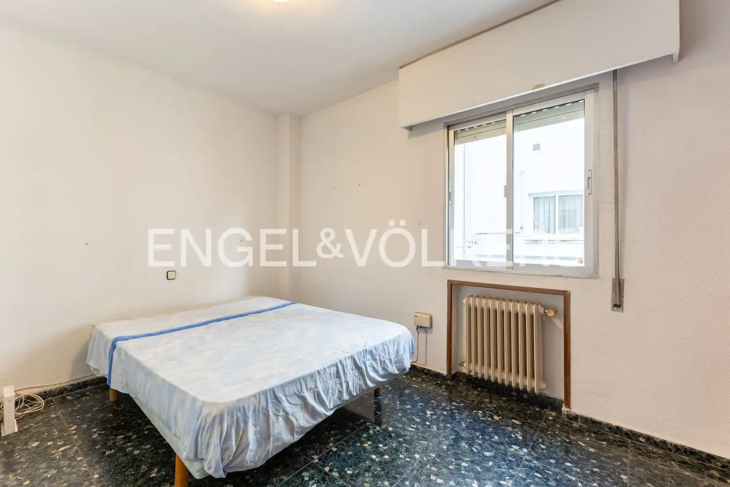 Habitación de Piso en venta en Valencia con Calefacción y Balcón