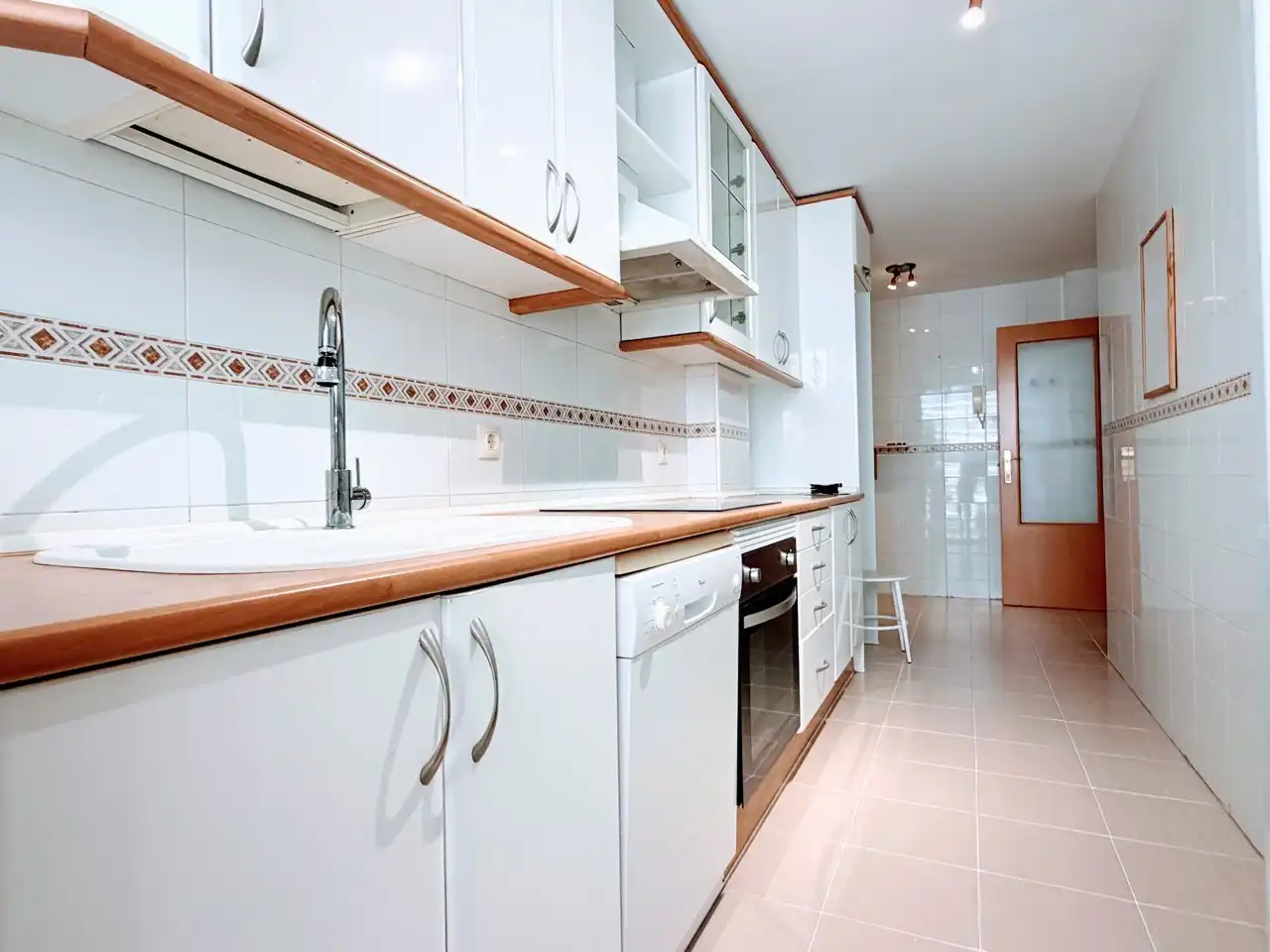 Kitchen of Flat for rent in Boadilla del Monte  with Heating, Parquet flooring and Terrace