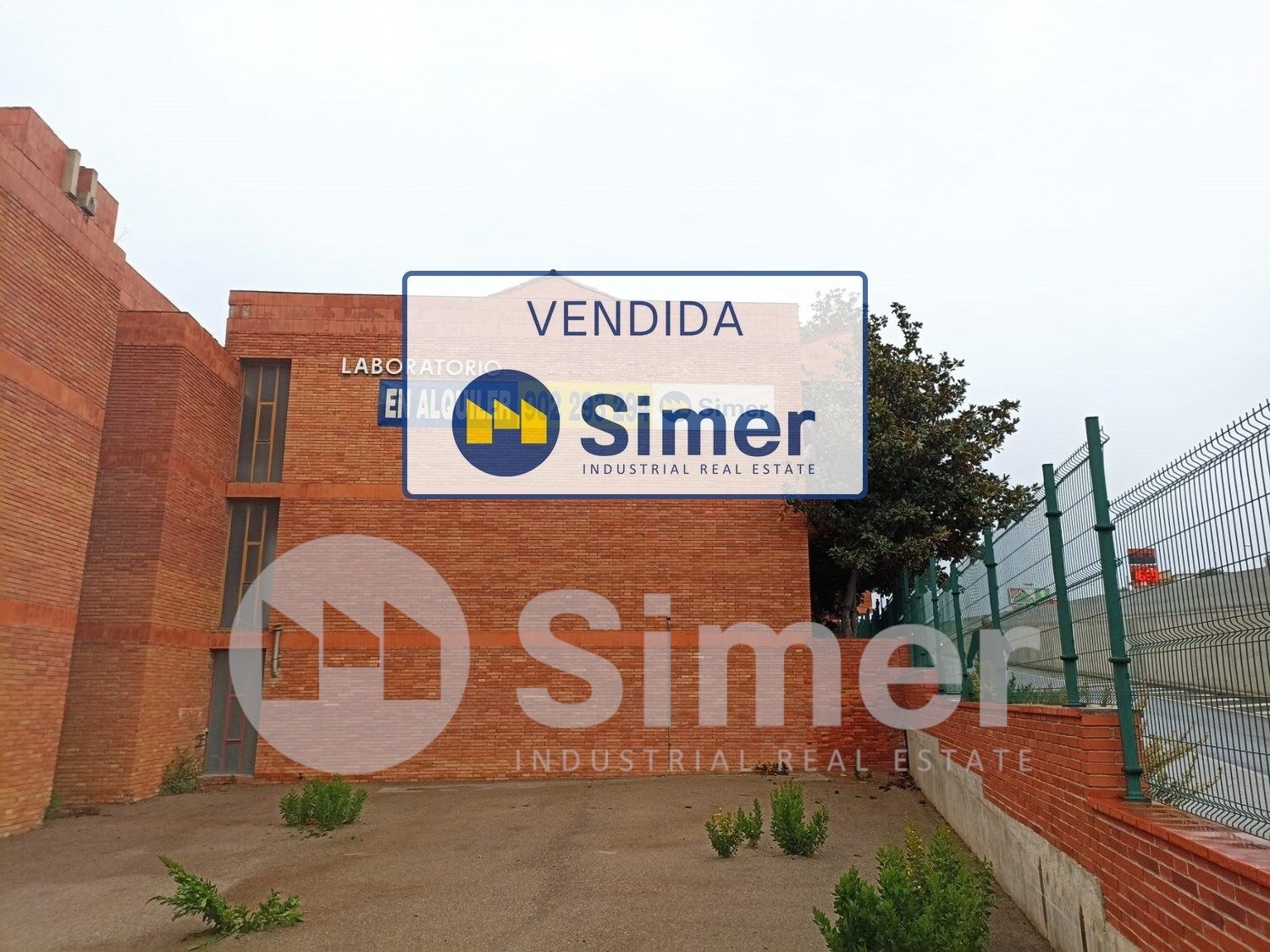 Vista exterior de Nau industrial en venda en Lliçà de Vall
