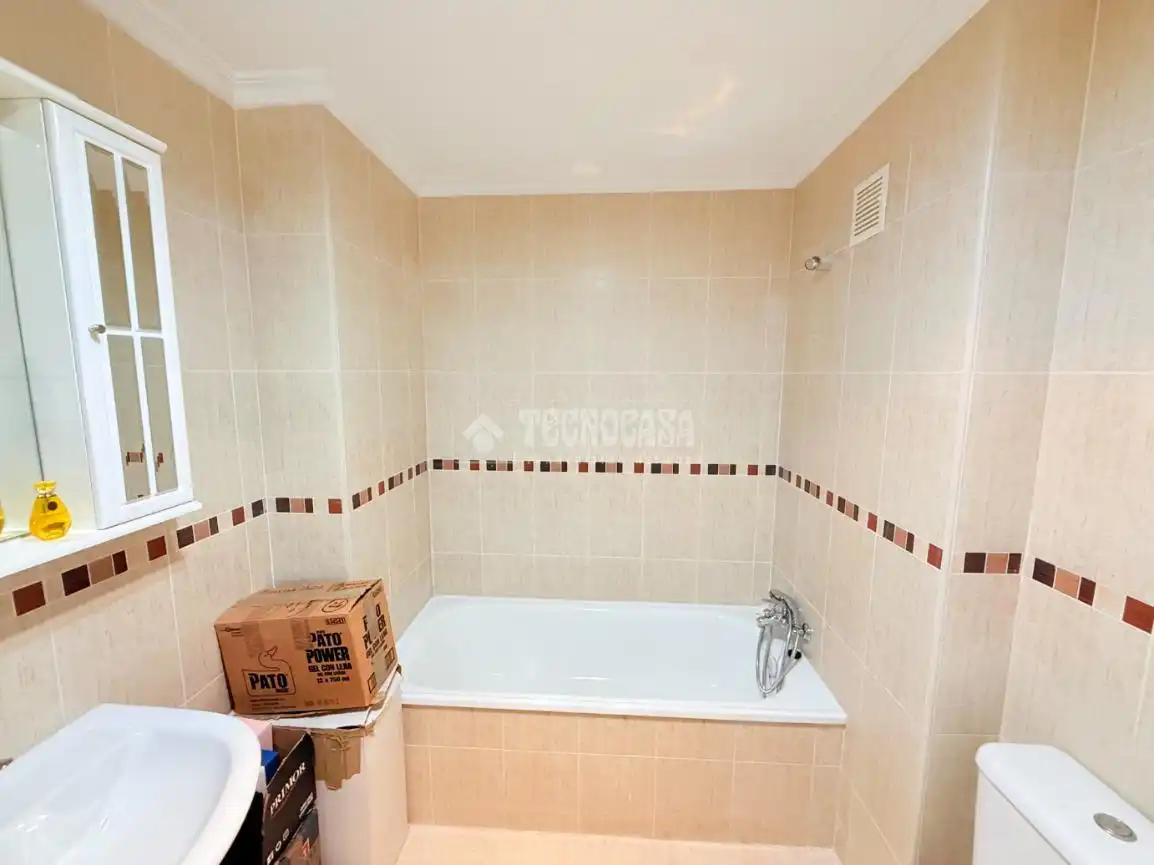 Baño de Piso en venta en Seseña con Calefacción, Terraza y Balcón