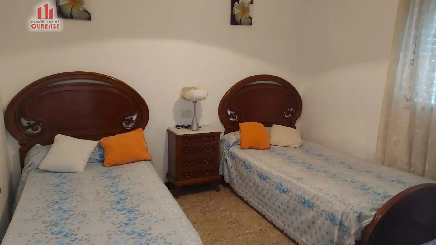 Habitación de Casa o chalet en venta en Ourense Capital  con Jardín privado, Trastero y Amueblado
