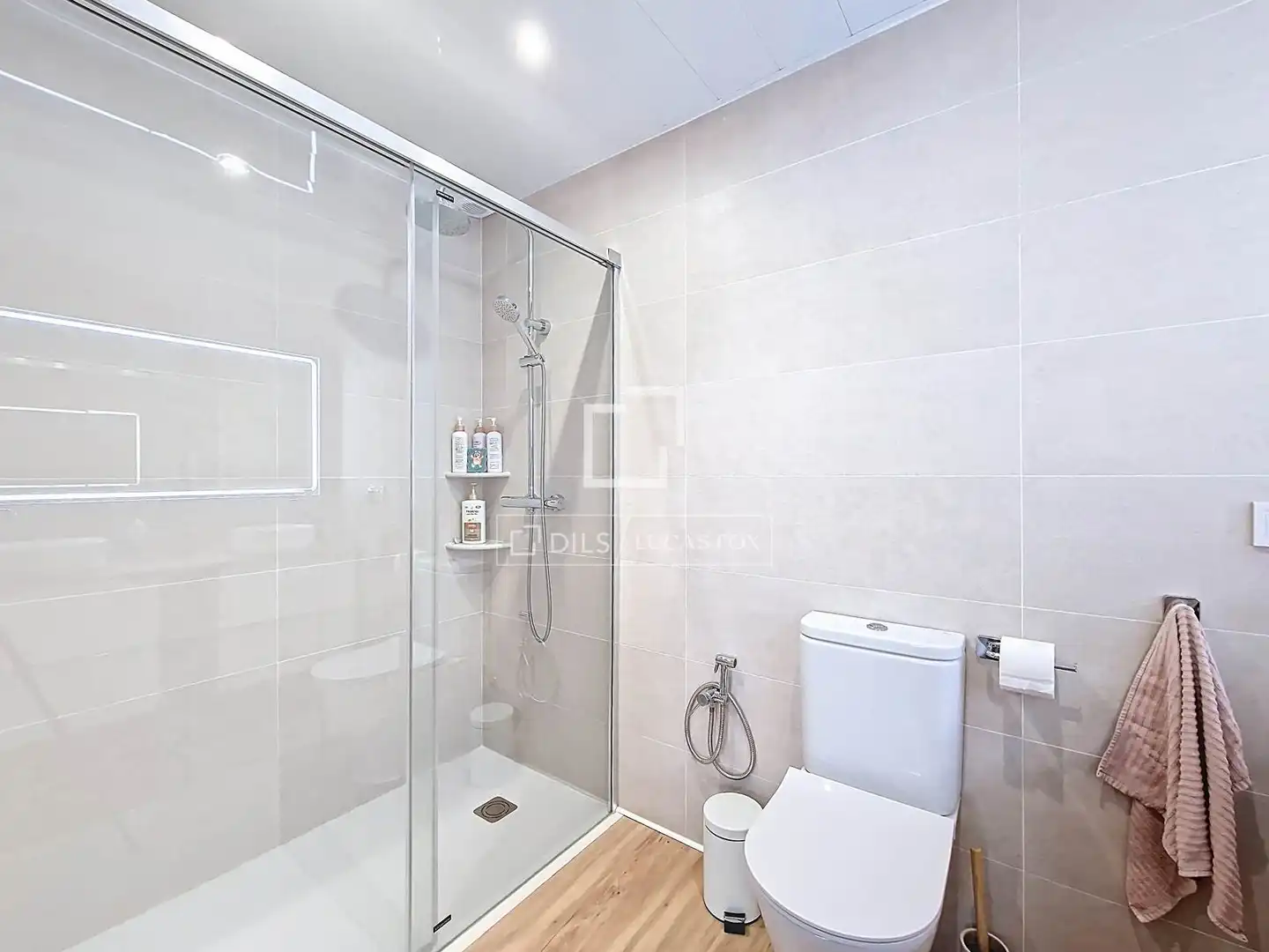 Badezimmer von Haus oder Chalet zum Verkauf in Vilanova i la Geltrú mit Klimaanlage, Heizung und Parkett