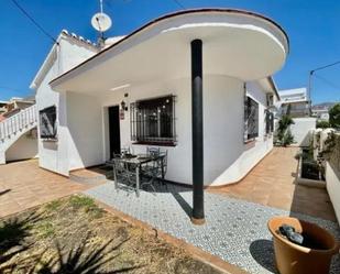 Vista exterior de Casa o xalet de lloguer en Fuengirola amb Aire condicionat