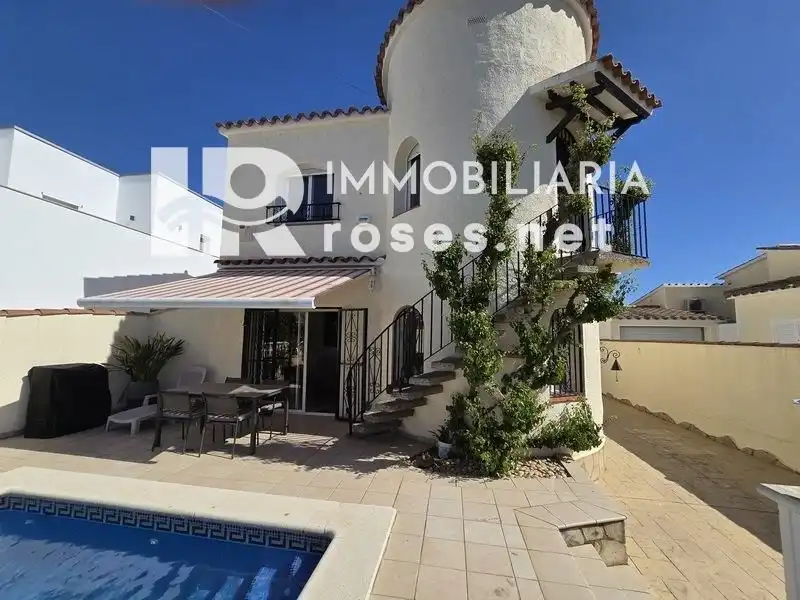 Casa con piscina en venta en Pení, imagen 2