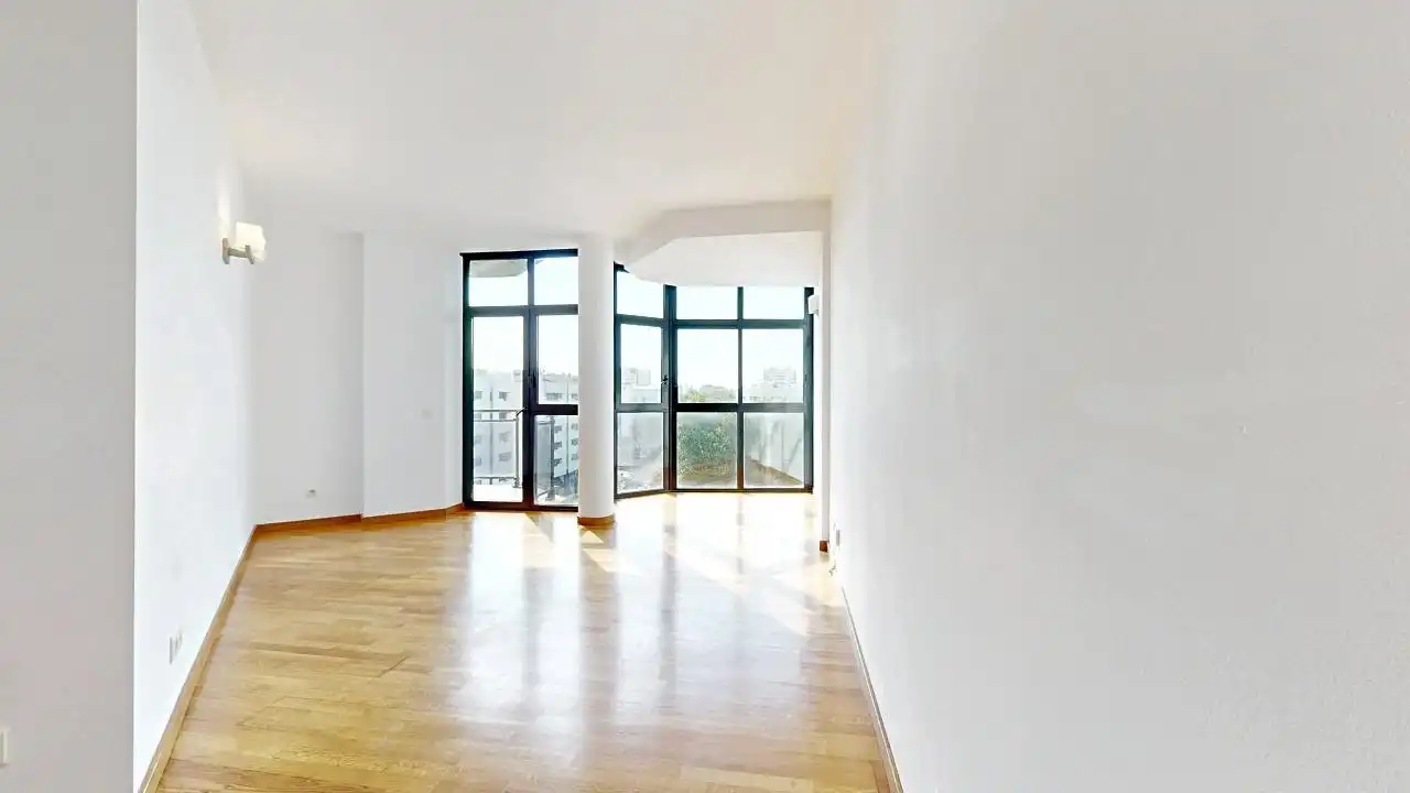 Sala d'estar de Pis en venda en Barcelona amb Aire condicionat, Calefacció i Parquet