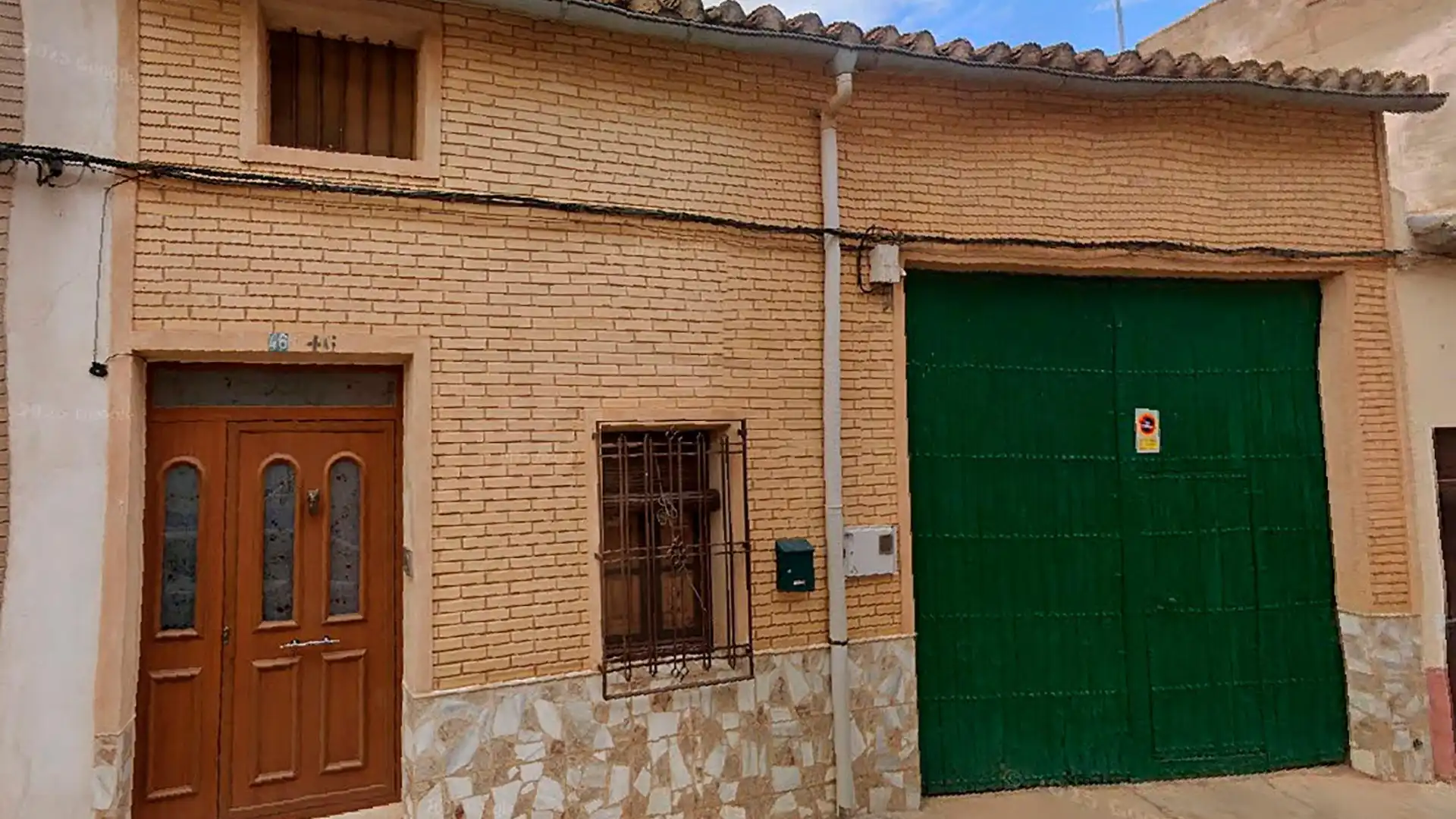 Vista exterior de Casa adosada en venta en La Gineta con Jardín privado, Trastero y Amueblado