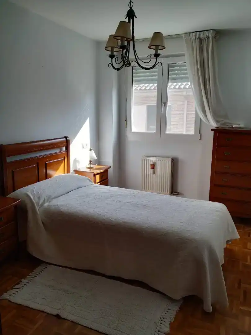 Schlafzimmer von Wohnung zum Verkauf in Villatuerta mit Parkett, Abstellraum und Ofen