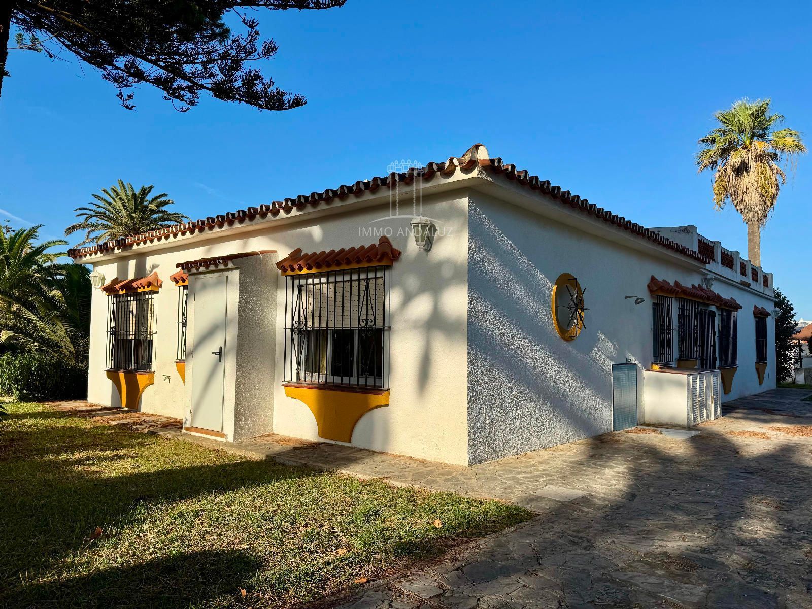 Exterior view of House or chalet for sale in Conil de la Frontera  with Heating and Furnished