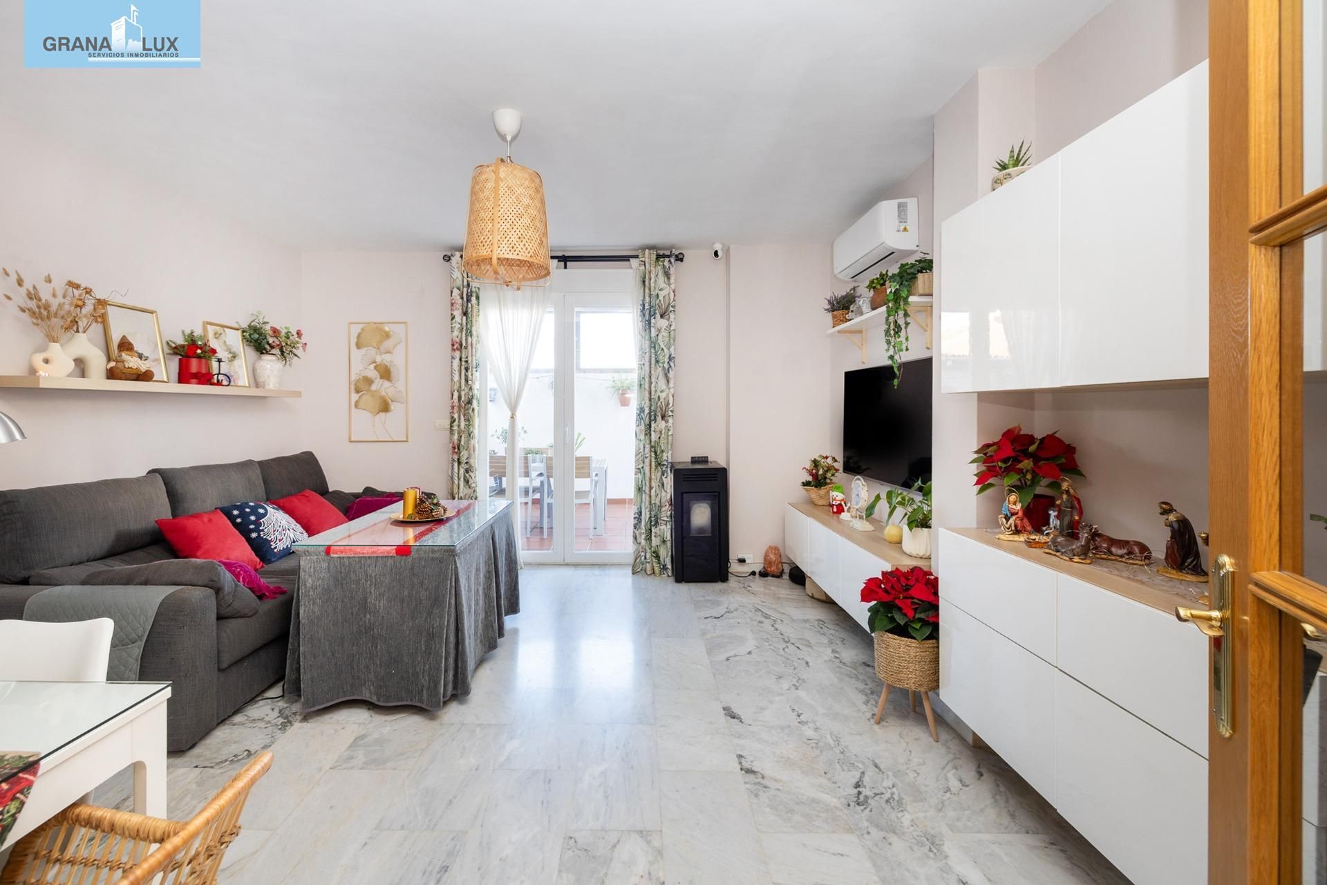 Living room of House or chalet for sale in La Zubia  with Air Conditioner, Terrace and Storage room