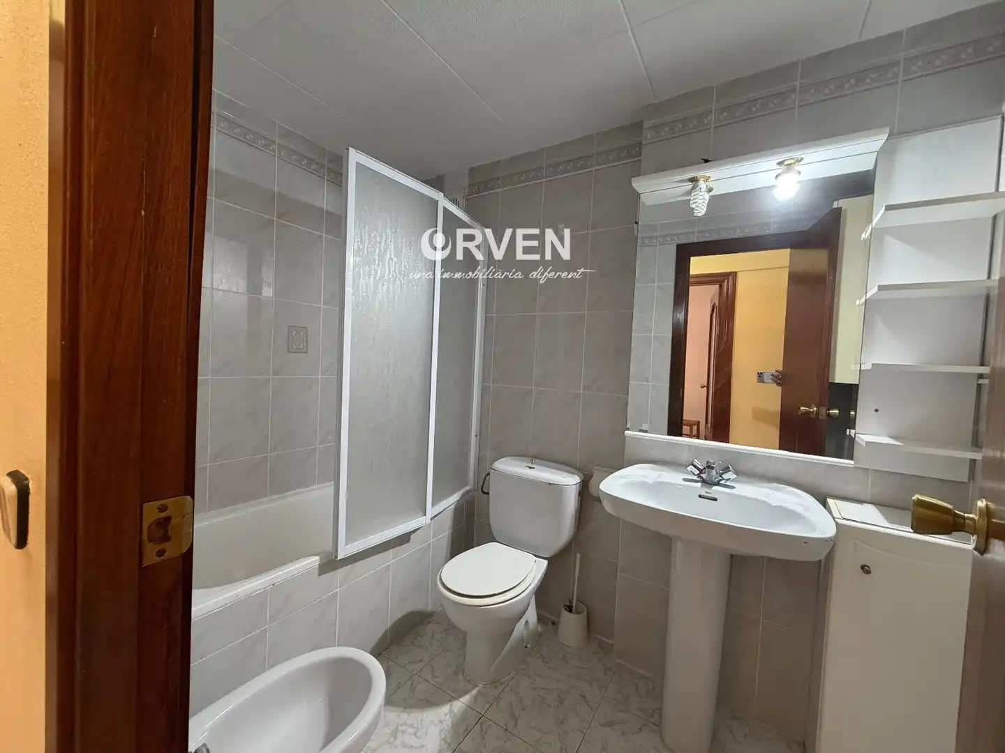 Badezimmer von Wohnung zum Verkauf in Torredembarra mit Waschmaschine