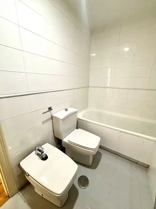 Baño de Piso de alquiler en Madrid con Aire acondicionado, Calefacción y Parquet