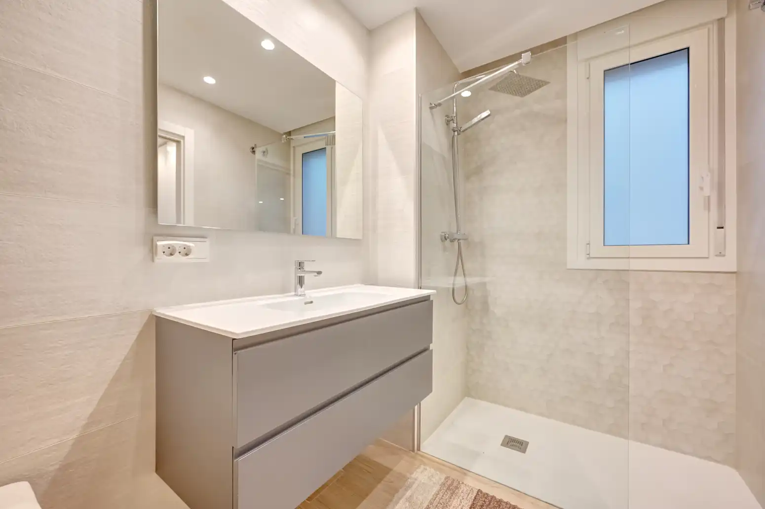Badezimmer von Wohnung zum Verkauf in Burlada / Burlata mit Heizung, Terrasse und Abstellraum