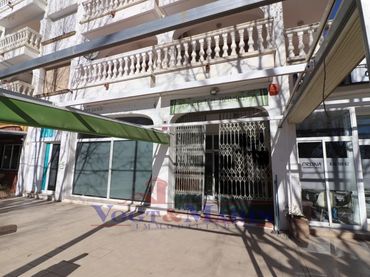 Locale commerciale in vendita a Carrer Orlina