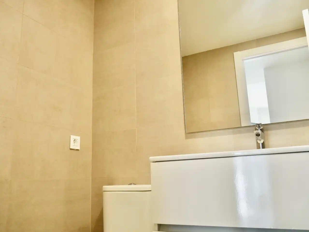 Flat for rent in Ángel Ojeda Avilés, Entrenúcleos