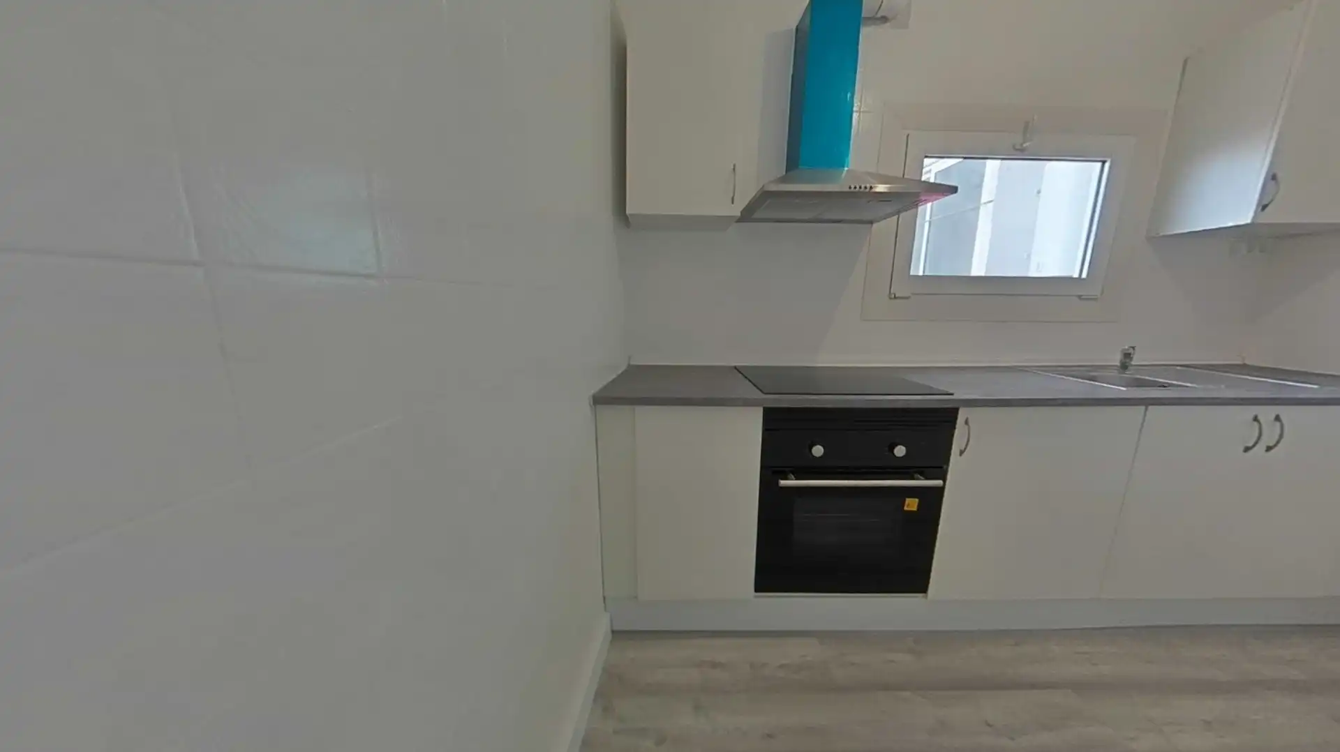 Cocina de Piso en venta en L'Hospitalet de Llobregat con Parquet