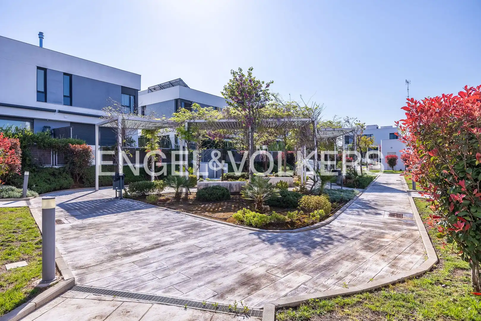 Exterior view of Detached homes for sale in Mairena del Aljarafe  with Air Conditioner, Heating and Private garden