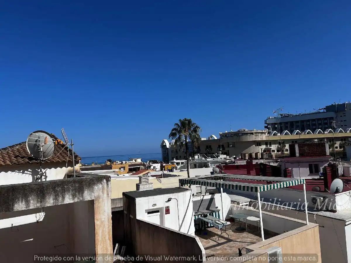 Vista exterior de Casa o xalet en venda en Torremolinos amb Aire condicionat i Balcó
