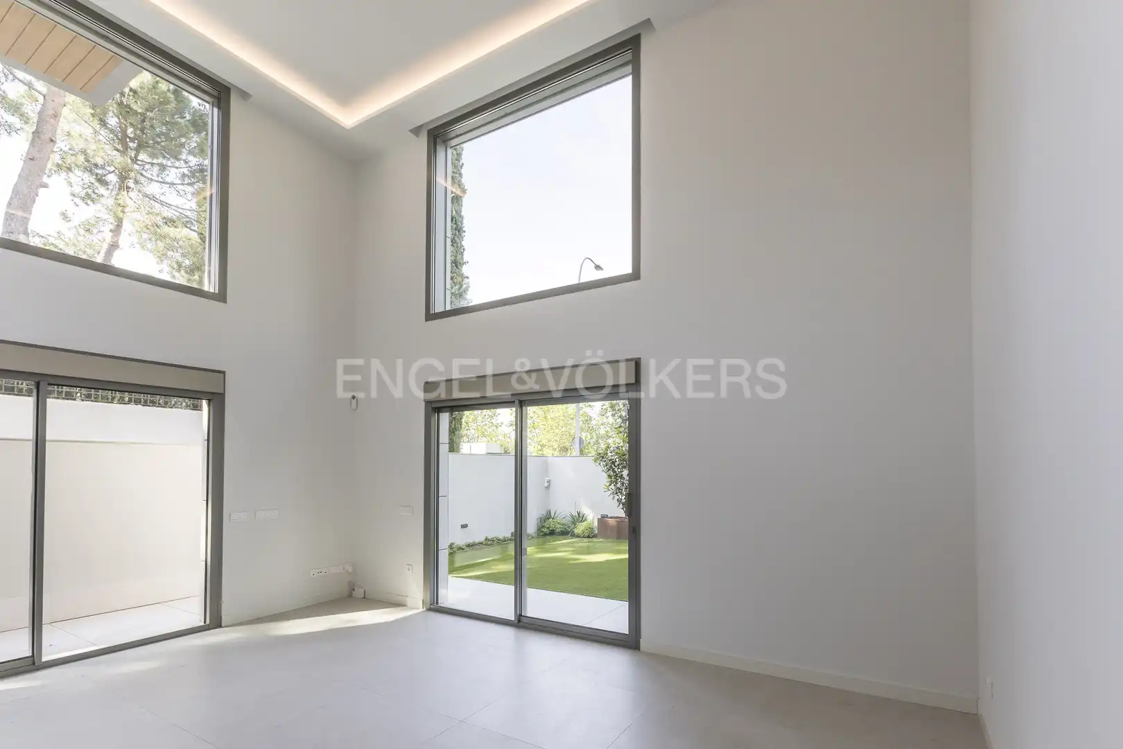 Dúplex en venta en Madrid con Calefacción, Terraza y Trastero