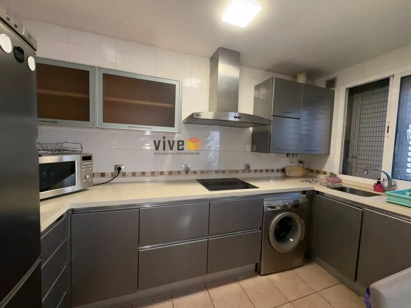 Cuina de Apartament de lloguer en San Juan de Aznalfarache amb Aire condicionat, Terrassa i Moblat