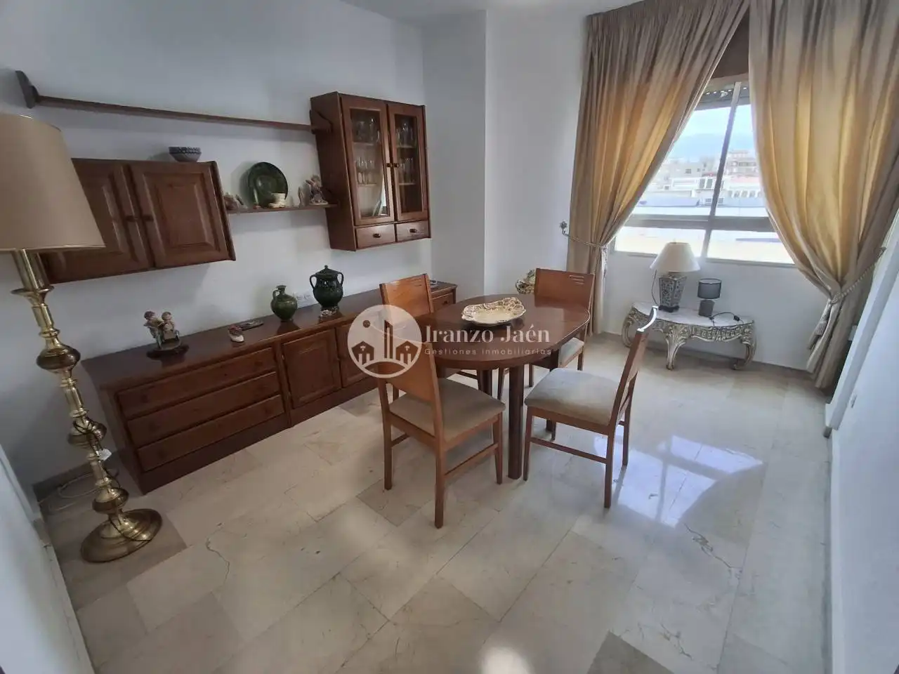 Comedor de Apartamento de alquiler en Jaén con Aire acondicionado, Amueblado y Balcón