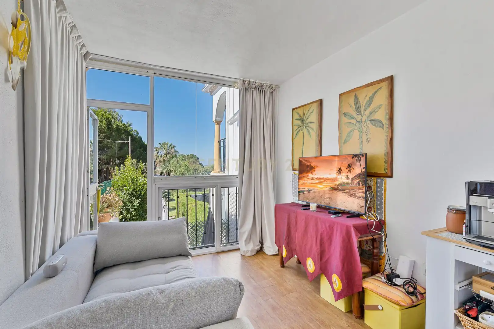 Sala de estar de Planta baja en venta en Mijas con Jardín privado, Piscina y Lavadora