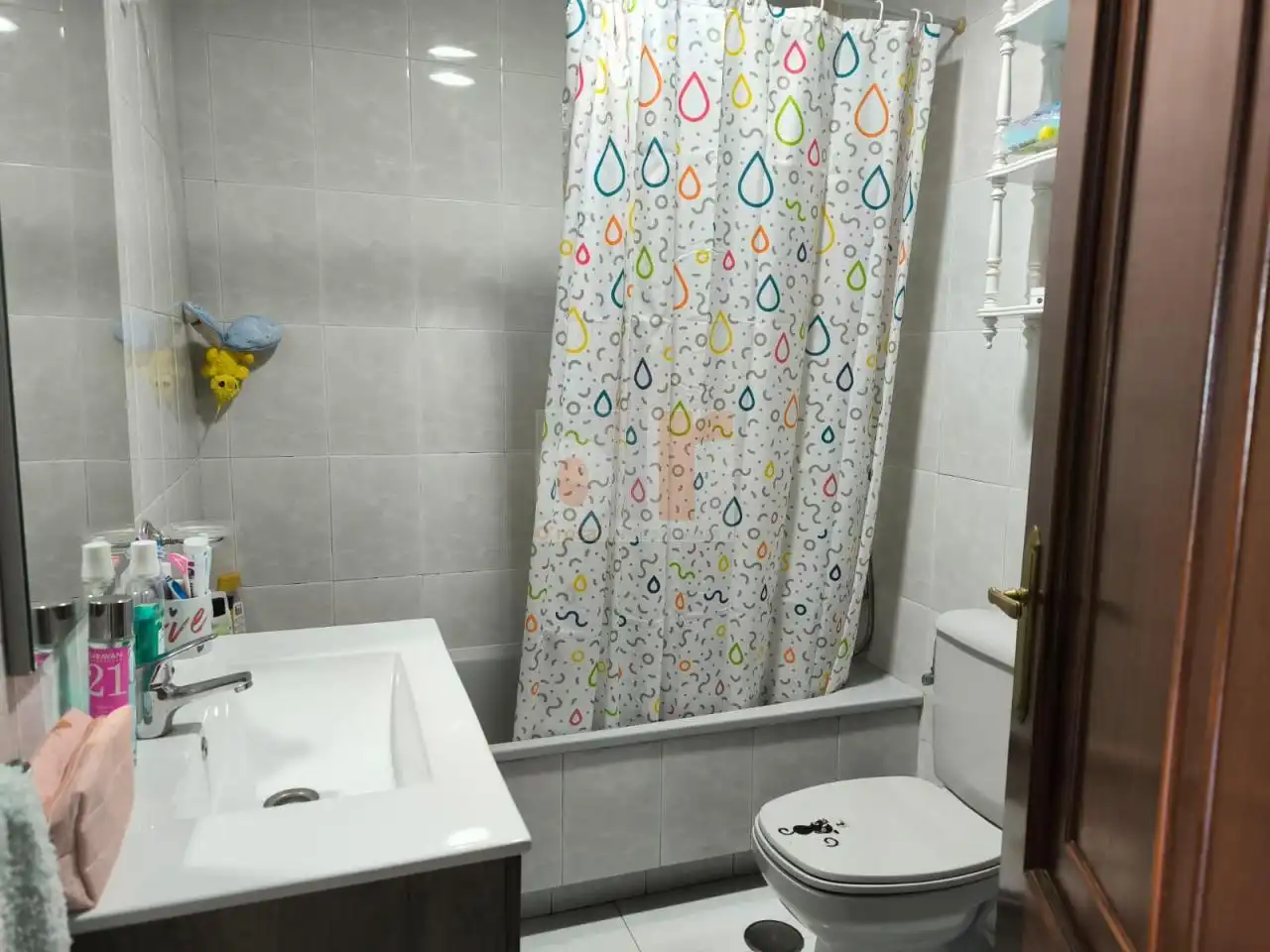 Baño de Apartamento en venta en Moaña con Calefacción, Parquet y Amueblado