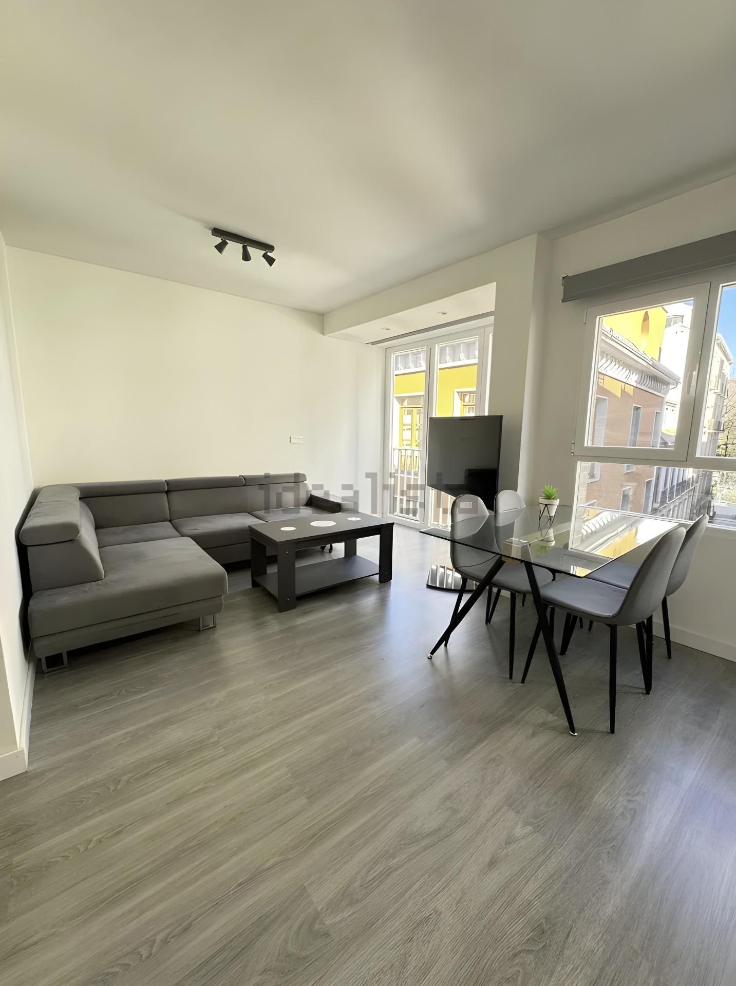 Pis de lloguer a Calle HILERAS, Centro - Sagrario