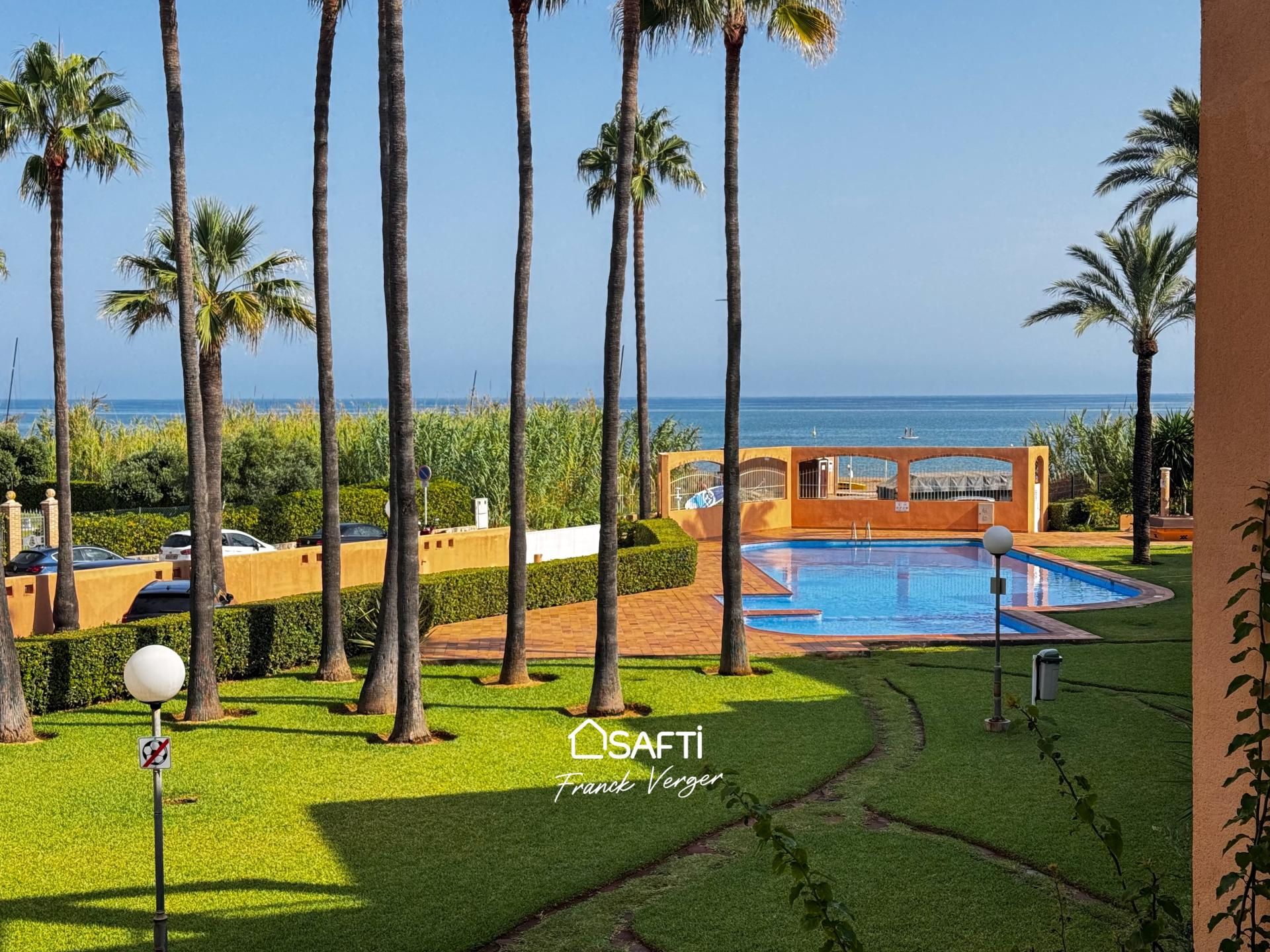 Vista exterior de Piso en venta en Dénia con Calefacción, Terraza y Piscina comunitaria
