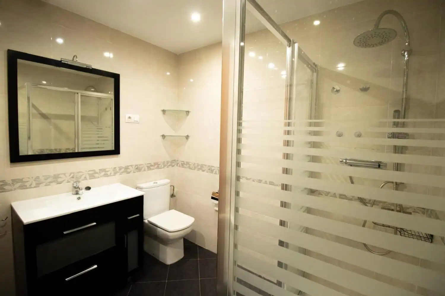 Baño de Piso de alquiler en Móstoles con Aire acondicionado, Calefacción y Parquet