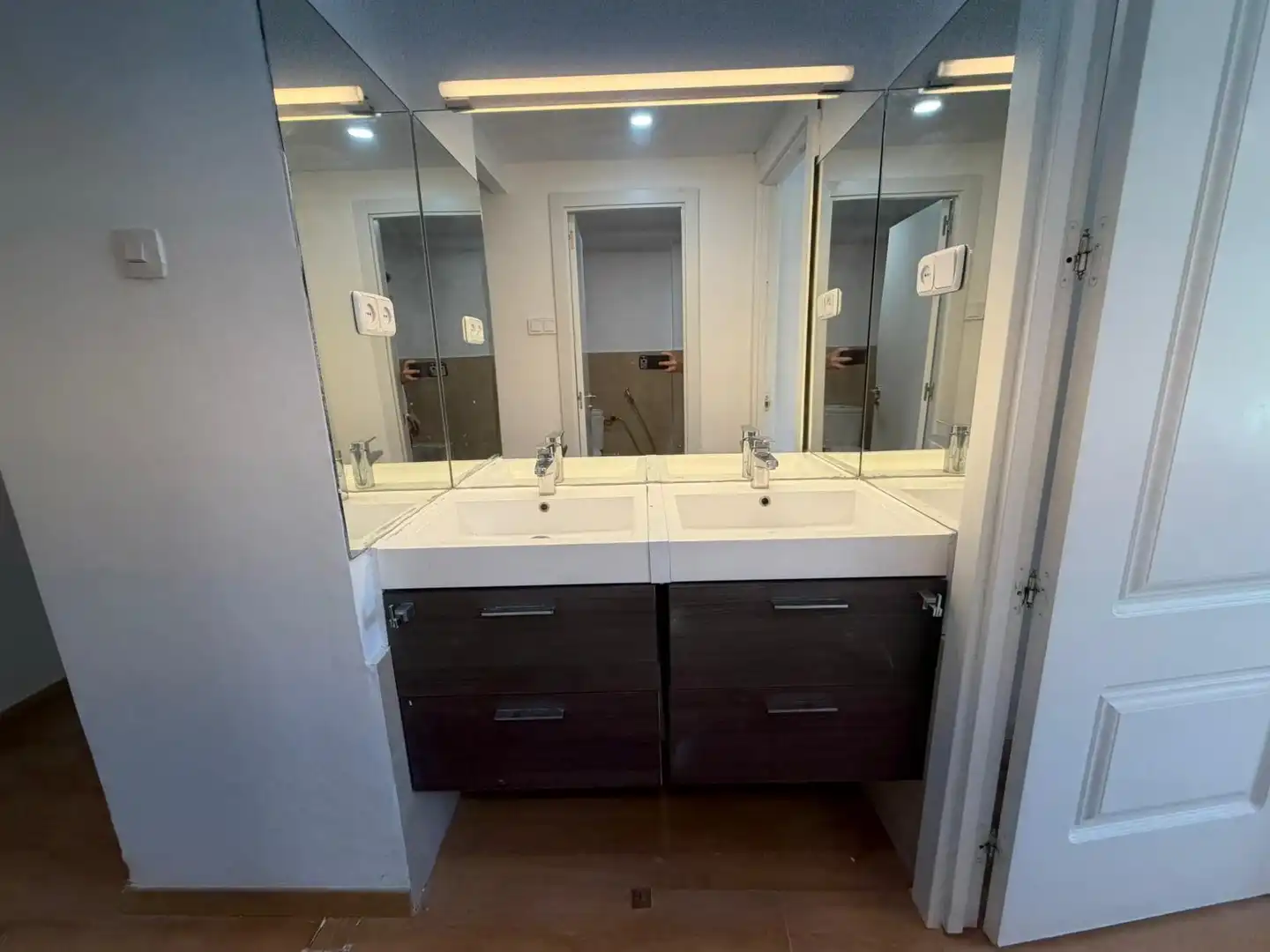 Bathroom of Flat for share in Madrid  with Heating, Furnished and Washing machine