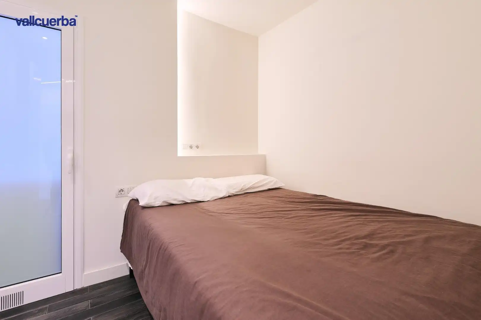Bedroom of Flat for sale in Barcelona  with Air Conditioner, Heating and Balcony