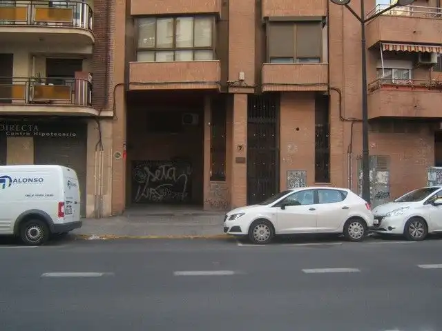 Außenansicht von Garage zur Miete in Valencia