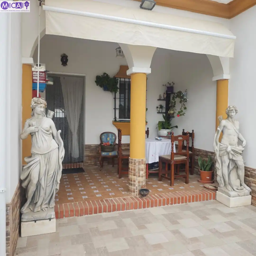 Casa o chalet en venta en Chiclana de la Frontera con Jardín privado, Trastero y Piscina