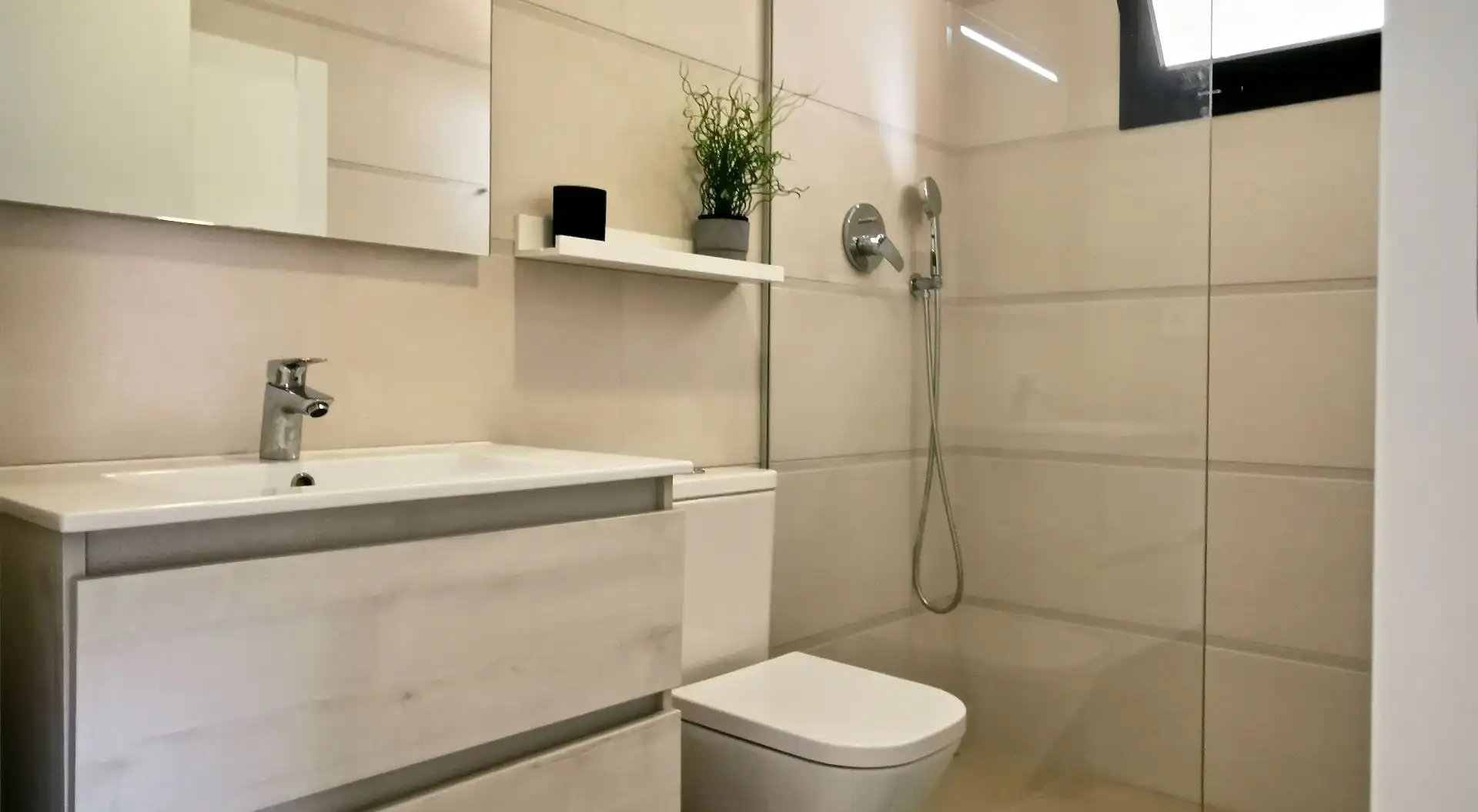 Bany de Casa o xalet de lloguer en Águilas amb Aire condicionat, Jardí privat i Terrassa