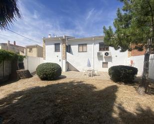 Außenansicht von Haus oder Chalet zum verkauf in Campos del Paraíso mit Klimaanlage, Heizung und Privatgarten