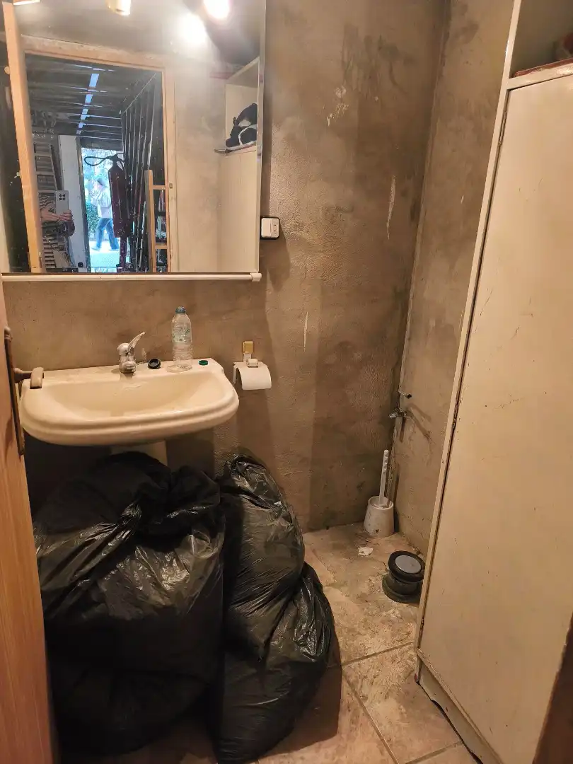 Badezimmer von Geschaftsraum zum Verkauf in Zaragoza mit Möbliert