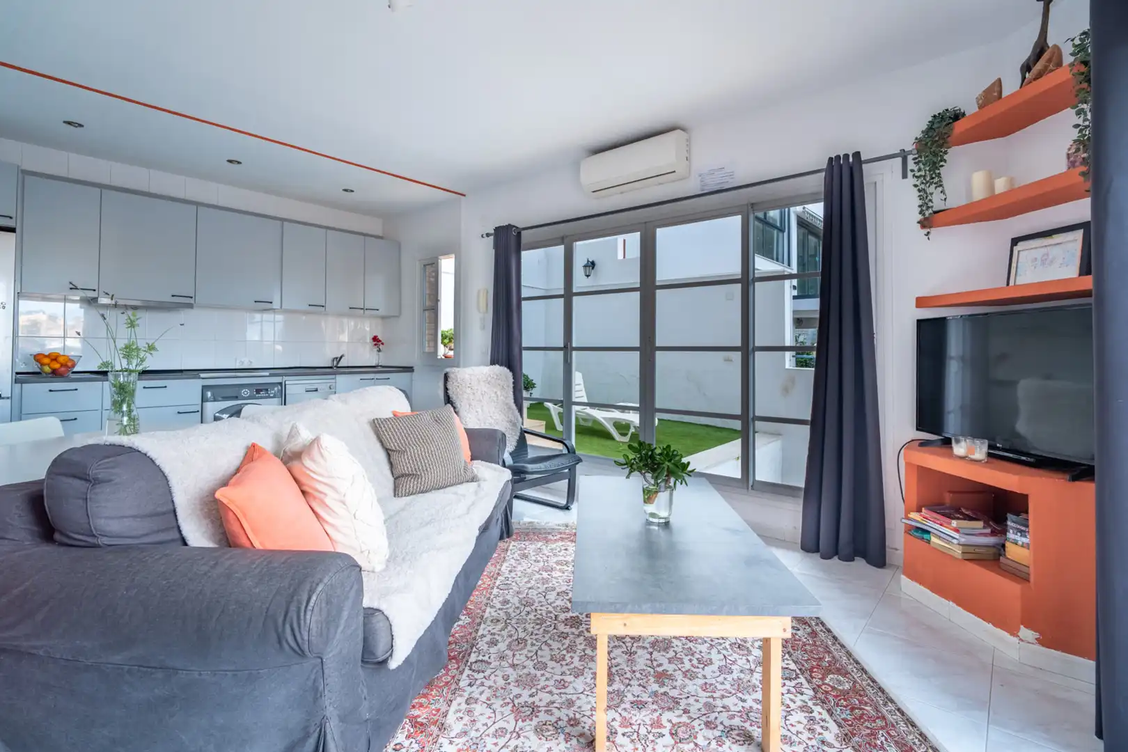 Living room of Houses for sale in Málaga  with Air Conditioner, Heating and Private garden