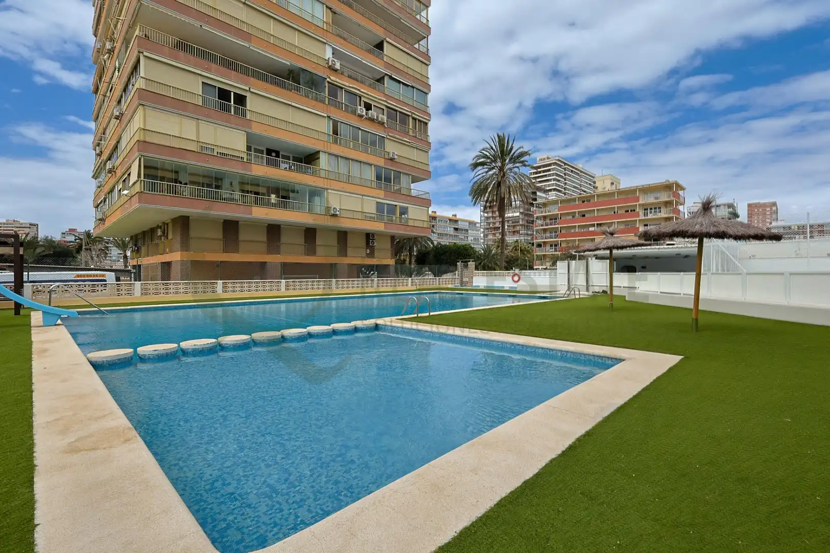 Schwimmbecken von Wohnung zum Verkauf in Alicante / Alacant mit Klimaanlage, Heizung und Privatgarten