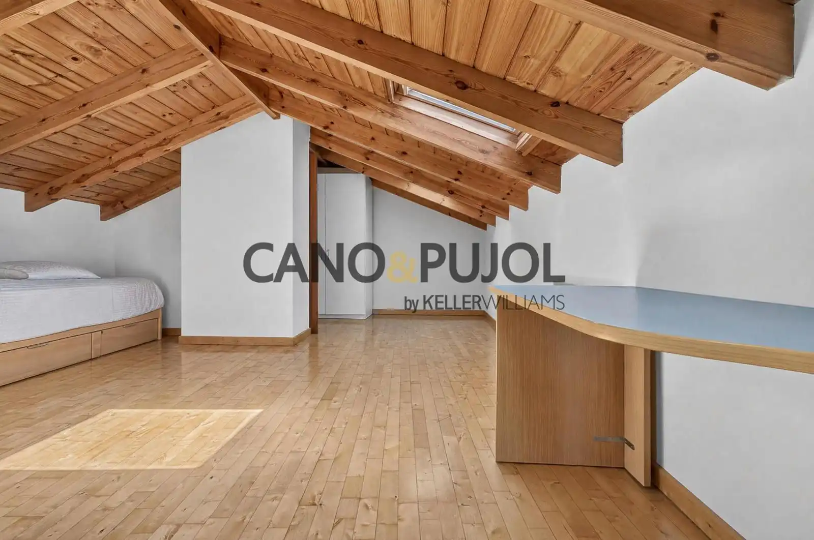 Sala de estar de Ático en venta en Rubí con Aire acondicionado, Calefacción y Jardín privado