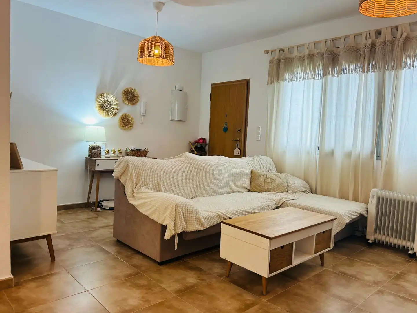 Sala d'estar de Casa adosada en venda en Los Alcázares amb Aire condicionat, Terrassa i Moblat