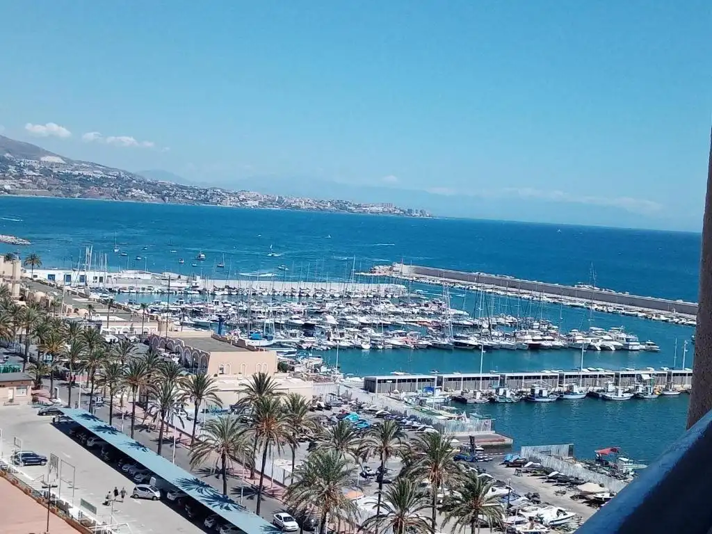 Vista exterior de Piso en venta en Fuengirola con Aire acondicionado, Amueblado y Balcón