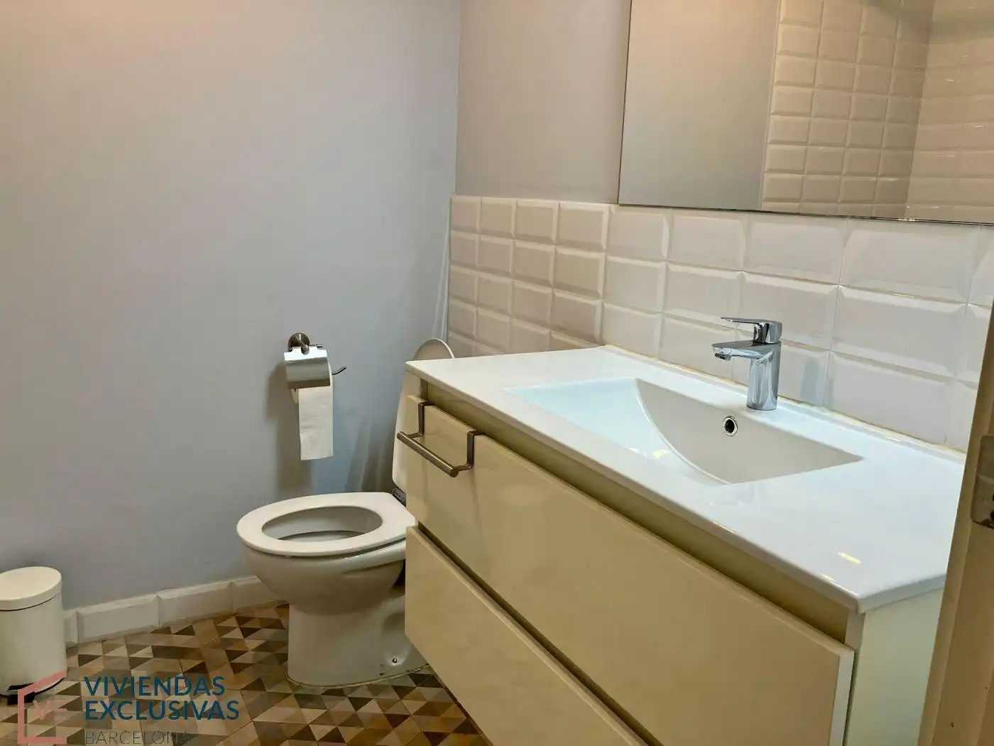 Badezimmer von Wohnung zum Verkauf in Barcelona mit Klimaanlage, Heizung und Privatgarten